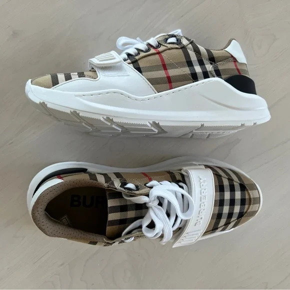 Never won Burberry sneakers